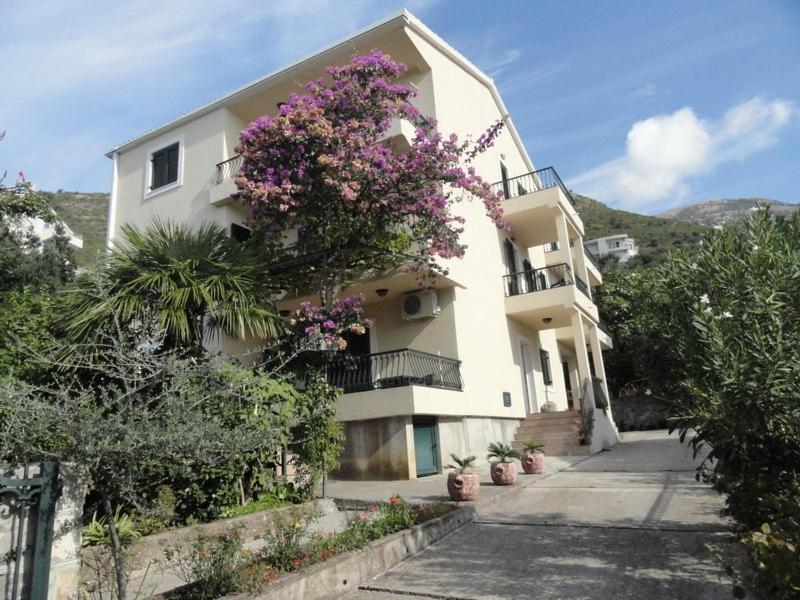 Apartments & Rooms M Petrovac na moru Exterior foto