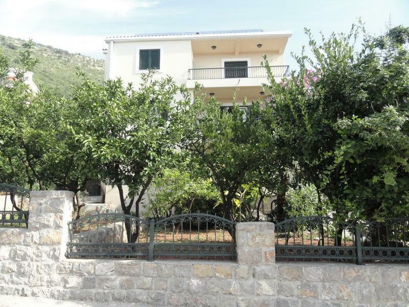 Apartments & Rooms M Petrovac na moru Exterior foto